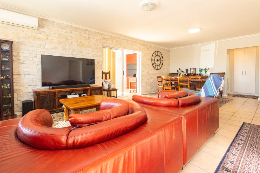 3 Bedroom Property for Sale in The Crest Western Cape